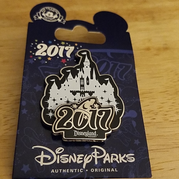 DISNEY PINS - Picture 2 of 4